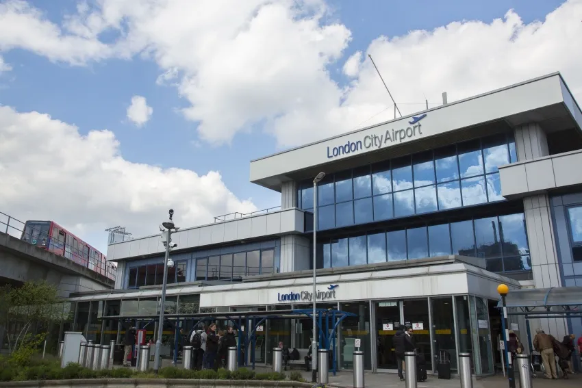 LCYAirport - Manchester Airport Taxis Transfer - Manchester Airport Taxis Transfer