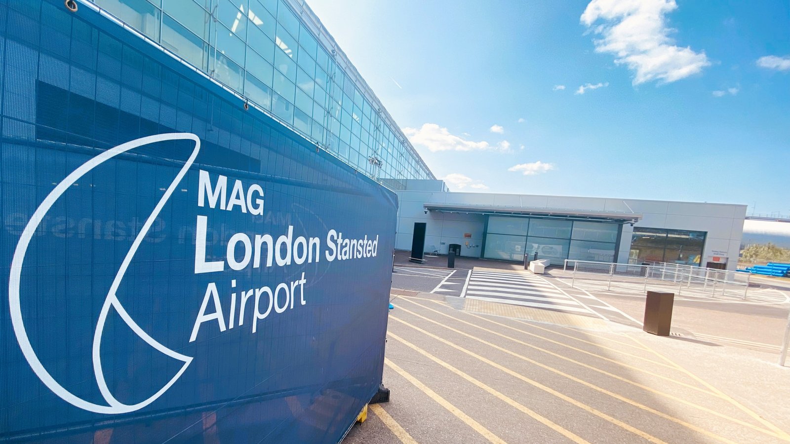 London Stansted Airport - Manchester Airport Taxis Transfer - Manchester Airport Taxis Transfer