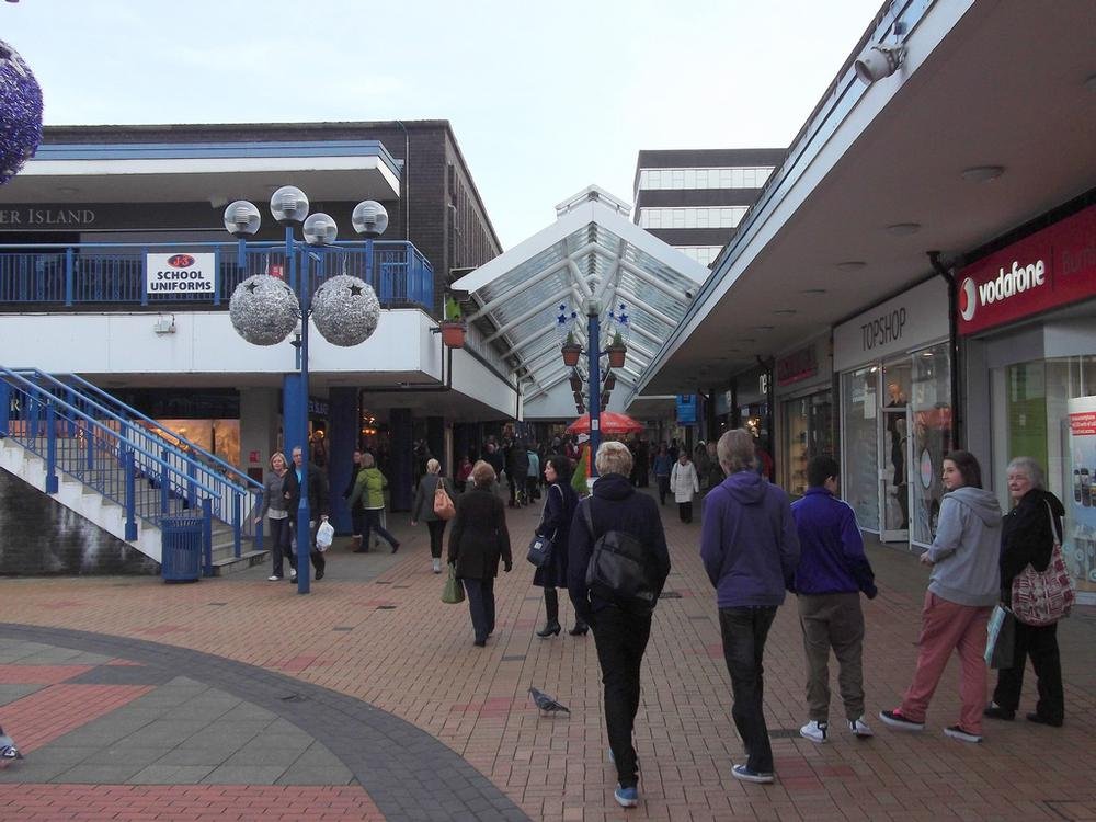 Busy UK shopping centre with Vodafone and Topshop stores - Manchester Airport Taxi Transfer - Manchester Airport Taxi Transfer